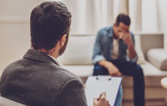 Choose Between a Therapist and Divorce Coach
