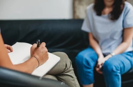 Divorce Coach vs Therapist: Which Support Will Best Empower You?